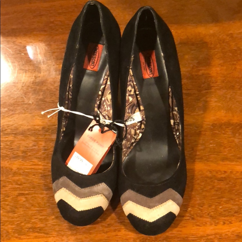 Missing for Target Suede Pump - new with tags on